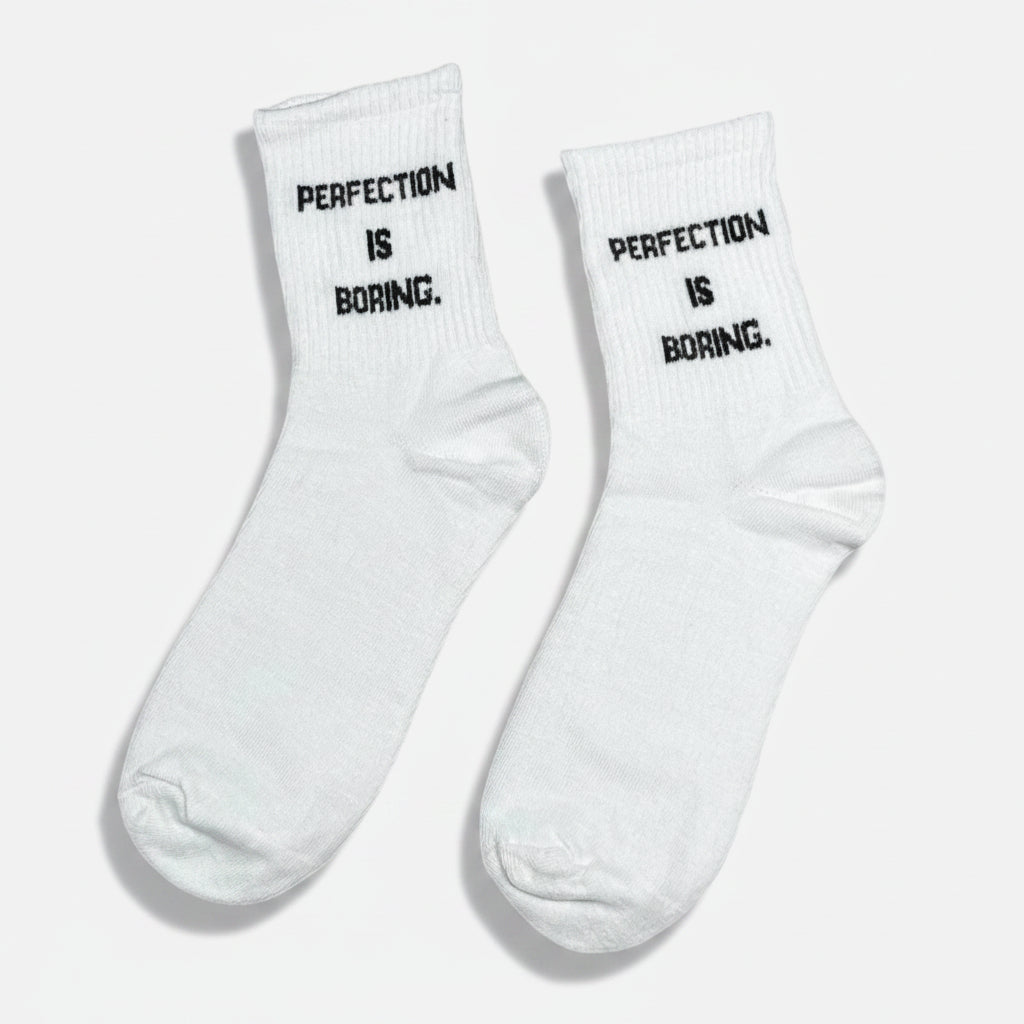 Чорапи с надпис "Perfection is boring"
