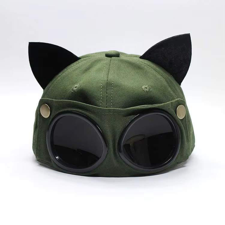 Шапка с козирка с ушички и очила "Cat Explorer"