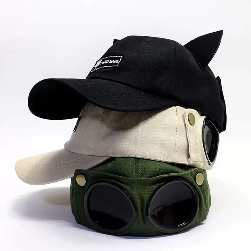 Шапка с козирка с ушички и очила "Cat Explorer"
