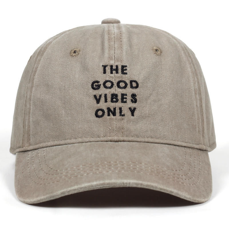 Шапка с козирка "The good vibes only"