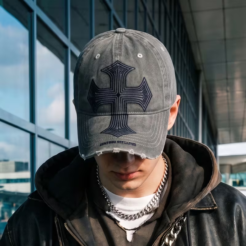 Шапка с козирка "Vintage Cross"