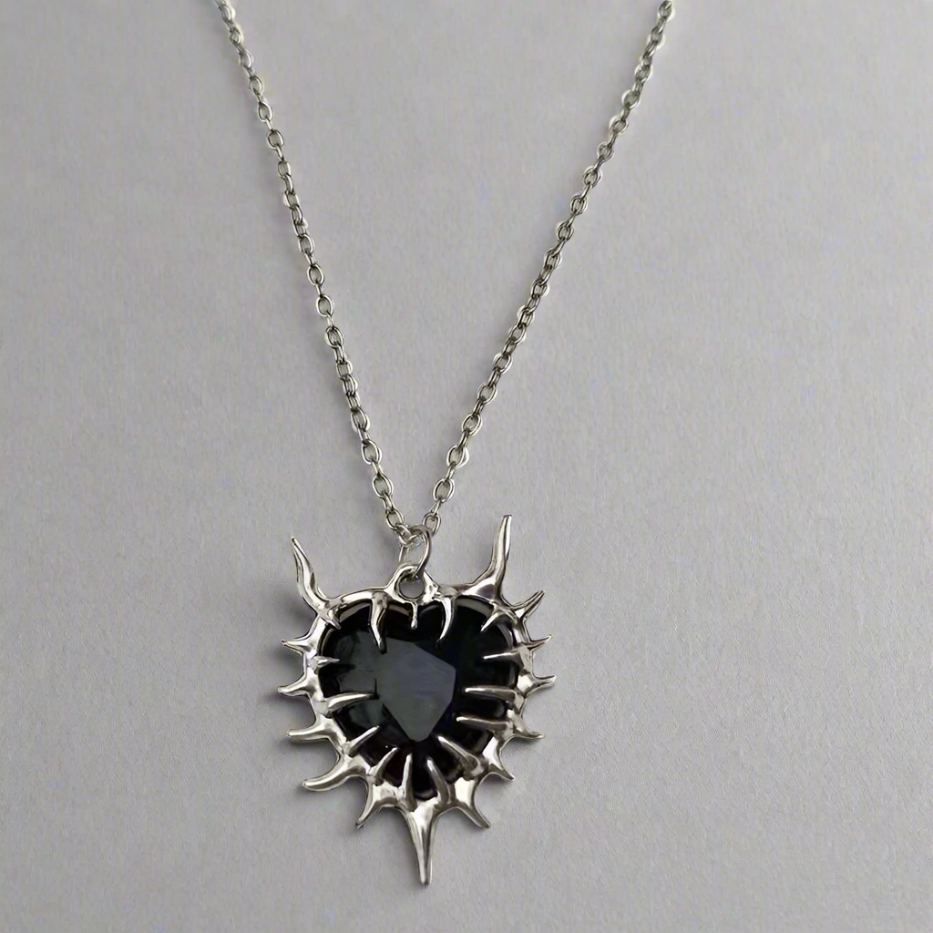 Колие "Darkthorn Heart"