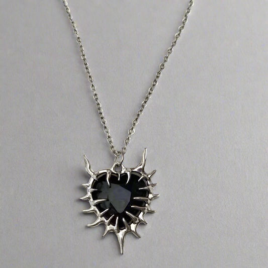 Колие "Darkthorn Heart"