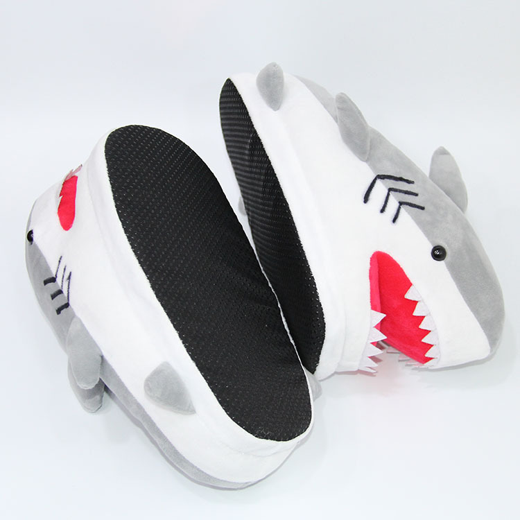 Плюшени пантофи с форма на акула "Shark Bite"